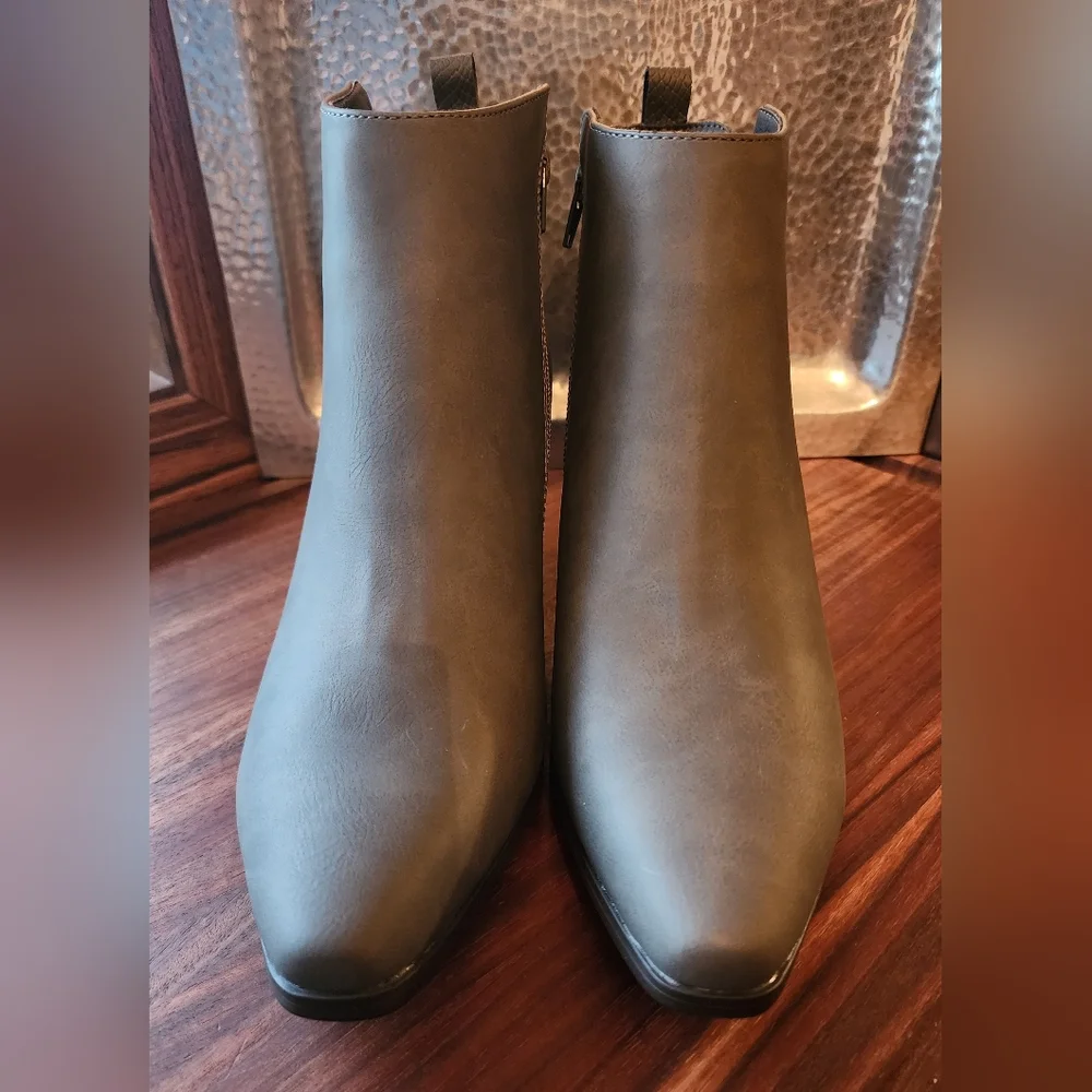 JustFab Just FabGrey Carlee‎ Side Zip Ankle Booties NWOB